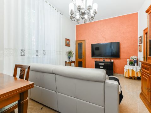 Viale Nazario Sauro, 5