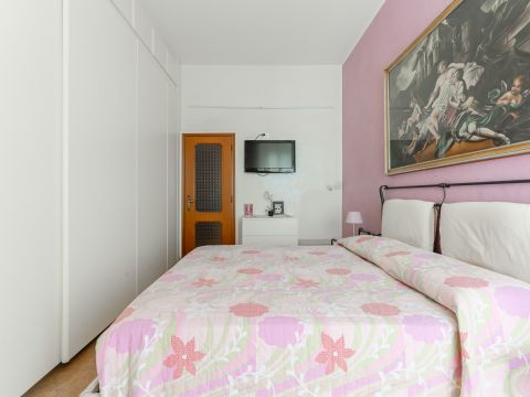 Viale Nazario Sauro, 5