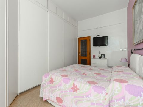 Viale Nazario Sauro, 5