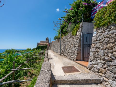 Via S. Pietro alla Costa