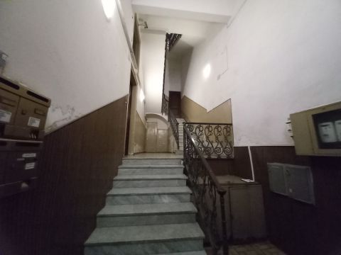 Via Papale, 40