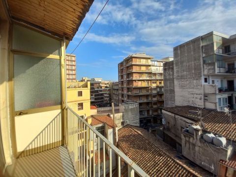 Via Papale, 40