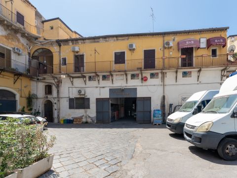 Piazza Maravigna, 9