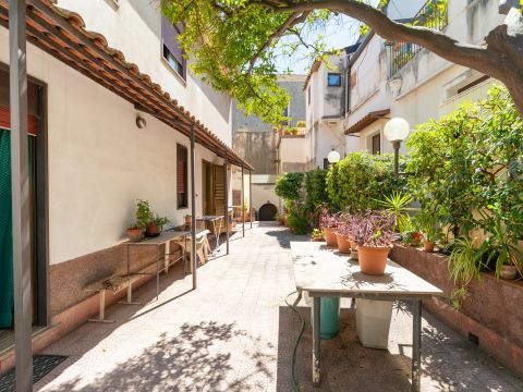 Via Santa Barbara, 39