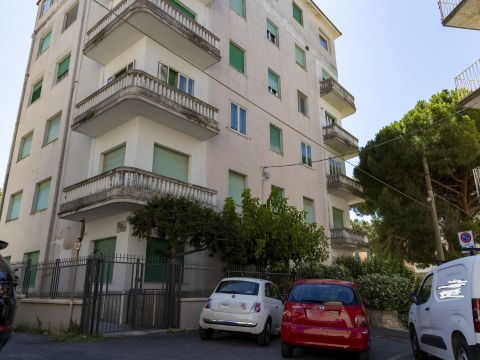 Via Silvio Paternostro, 10