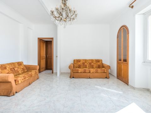 Piazza dei Navigatori, 8