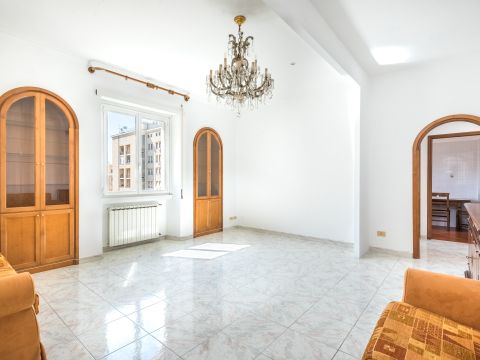 Piazza dei Navigatori, 8