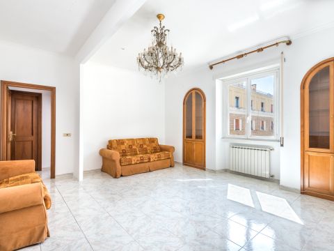 Piazza dei Navigatori, 8