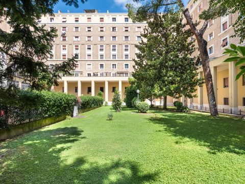 Piazza dei Navigatori, 8