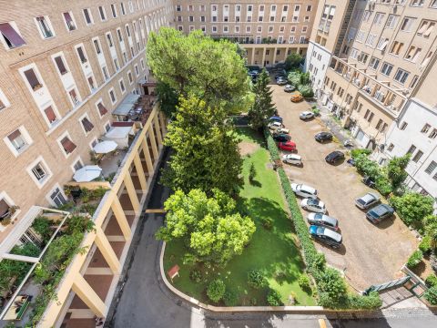 Piazza dei Navigatori, 8