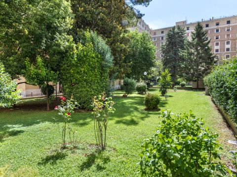 Piazza dei Navigatori, 8