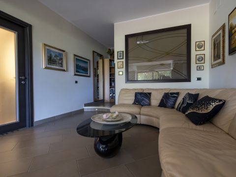 Via Giuseppe Schipani, 34