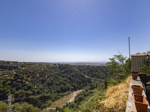 Via Giuseppe Schipani, 34