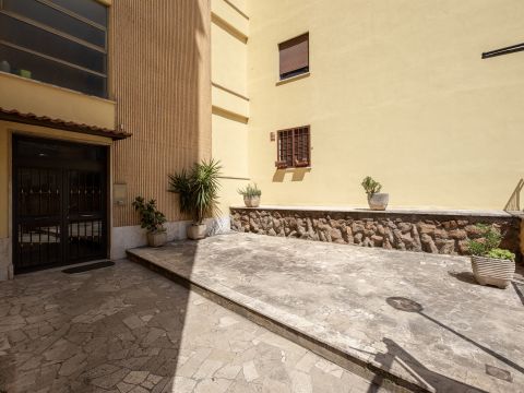 Via Camesena, 25