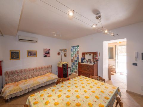 Via degli Amici 24