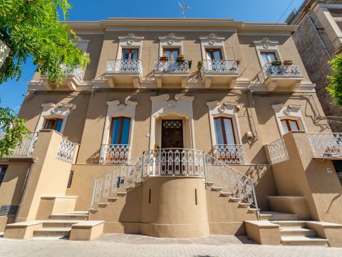 Viale Mario Rapisardi, 108