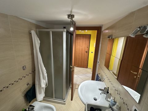 Via Sandro Pertini, 6
