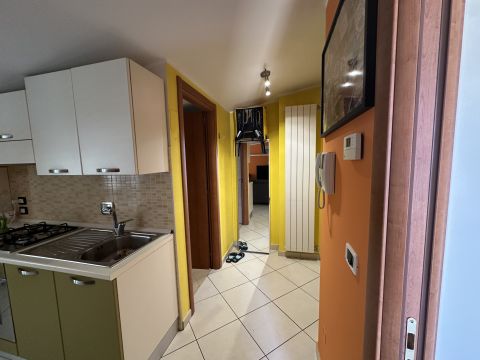 Via Sandro Pertini, 6