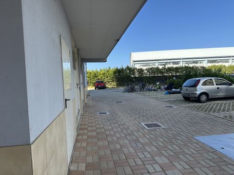 Via Sandro Pertini, 6