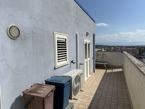 Via Sandro Pertini, 6