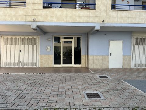 Via Sandro Pertini, 6