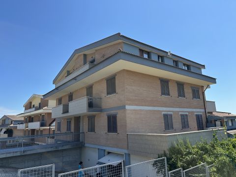 Via Levante 32
