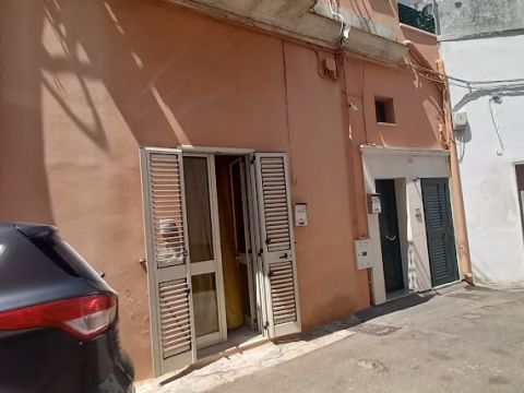 Via Giacosa, 24