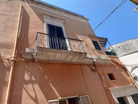 Via Giacosa, 24