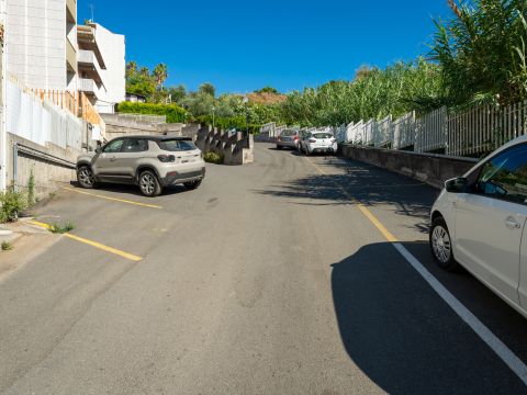 Via M. Maugeri, 17