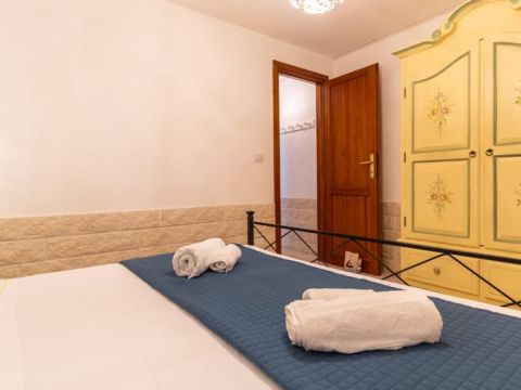 Via dei Ginepri, 32