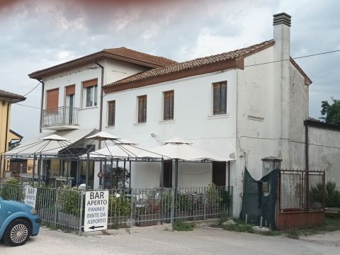 Via Fenilone, 16