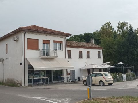 Via Fenilone, 16