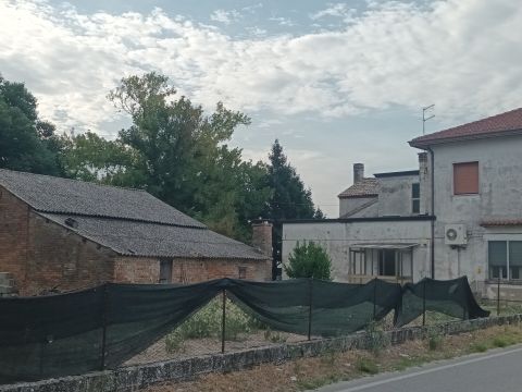 Via Fenilone, 16