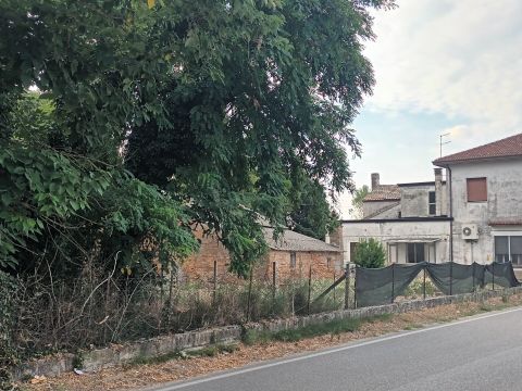 Via Fenilone, 16
