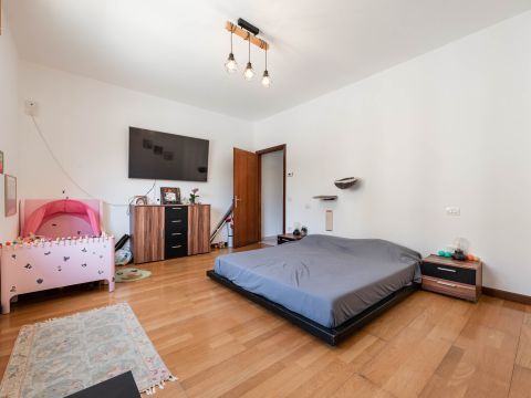 Via Euganea Villa, 18