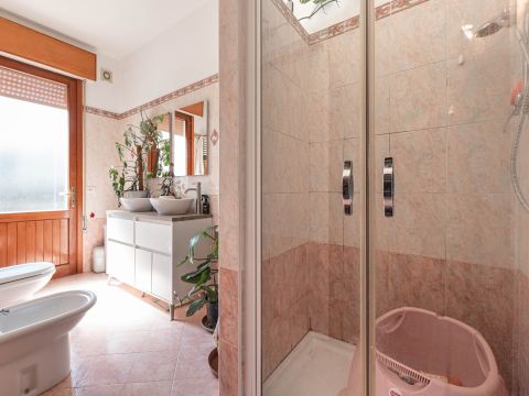 Via Euganea Villa, 18
