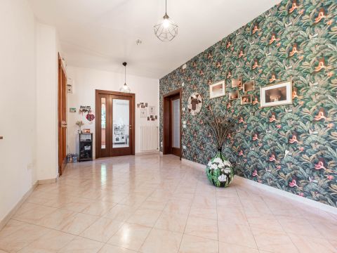 Via Euganea Villa, 18
