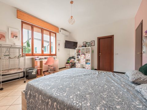 Via Euganea Villa, 18