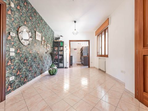 Via Euganea Villa, 18