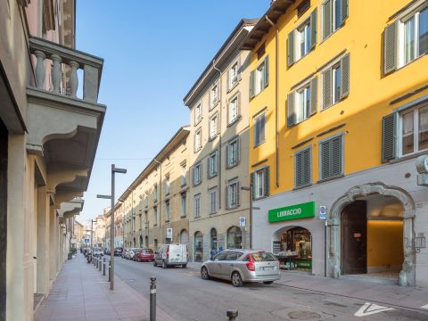 Via S. Bernardino, 34