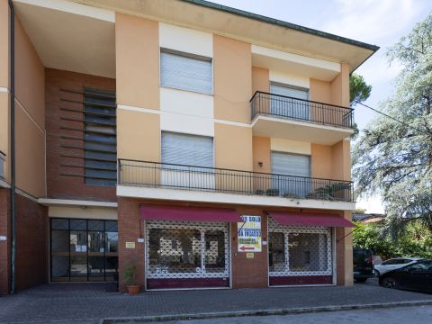 Via Sarzanese, 247 - Lucca