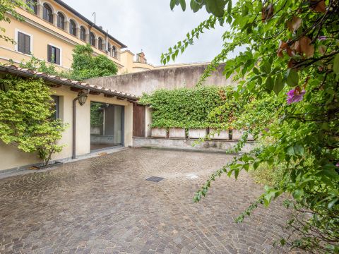 Via di San Francesco di Sales, 65 - Roma