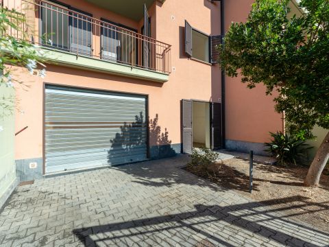 Via Sciarone, 15 - Aci Castello
