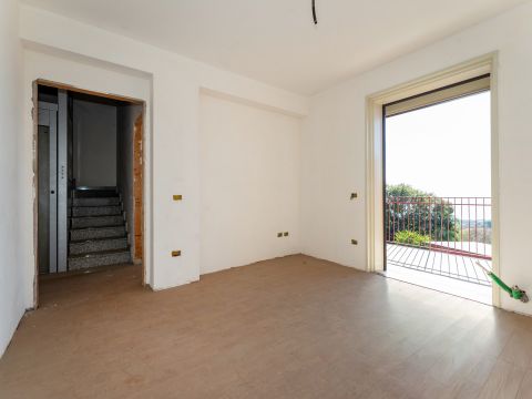 Via Sciarone, 15 - Aci Castello