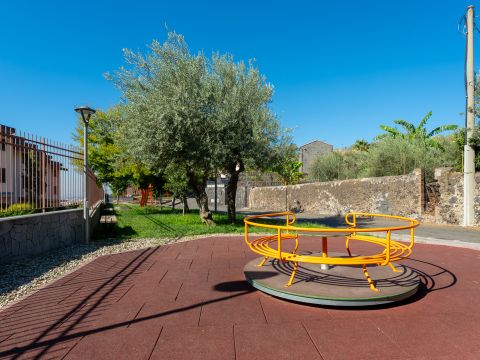 Via Sciarone, 15 - Aci Castello