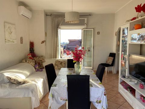 Via Lacedonia, 37 - Roma