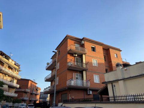 Via Lacedonia, 37 - Roma