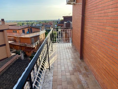Via Lacedonia, 37 - Roma