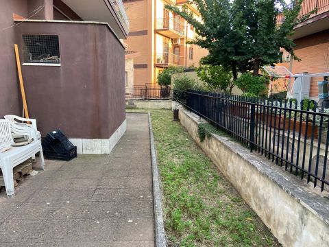 Via Lacedonia, 37 - Roma