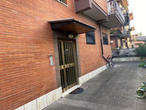 Via Lacedonia, 37 - Roma